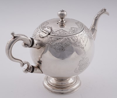 Lot 520 - A rare George II Scottish provincial silver teapot