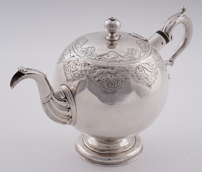 Lot 520 - A rare George II Scottish provincial silver teapot