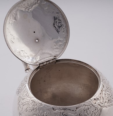 Lot 520 - A rare George II Scottish provincial silver teapot