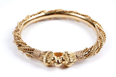 Lot 851 - A 22ct yellow gold bangle