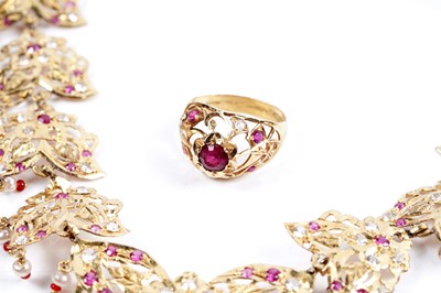 Lot 850 - An Indian high carat gold demi-parure