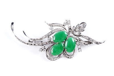 Lot 843 - A matched parure of Chinese jade and diamond set jewellery