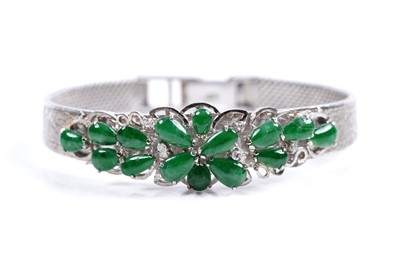 Lot 843 - A matched parure of Chinese jade and diamond set jewellery