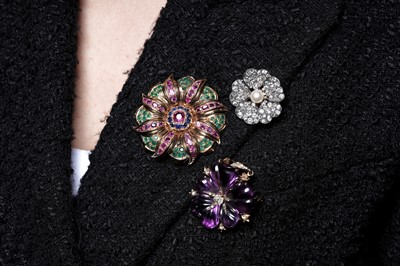 Lot 945 - A ruby, sapphire and emerald brooch