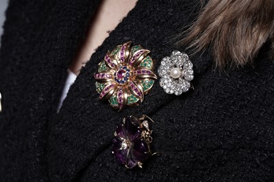 Lot 945 - A ruby, sapphire and emerald brooch