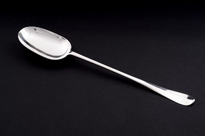 Lot 417 - A Queen Anne Scottish silver hash spoon