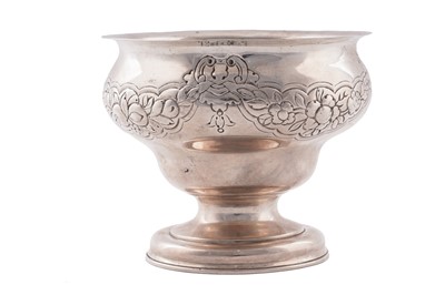 Lot 176 - A George III Scottish silver sugar bowl