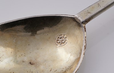 Lot 557 - A rare James I West Country silver-gilt seal top spoon