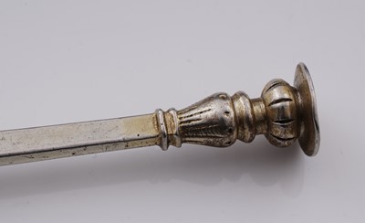 Lot 557 - A rare James I West Country silver-gilt seal top spoon