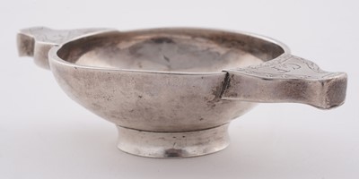 Lot 522 - A rare George III Scottish provincial silver quaich