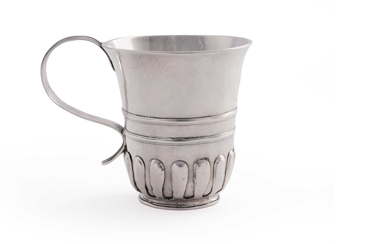 Lot 521 - A rare William and Mary Scottish silver mug