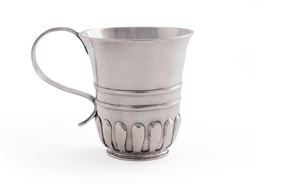 Lot 521 - A rare William and Mary Scottish silver mug