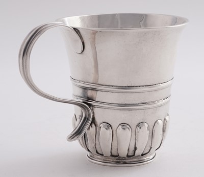 Lot 521 - A rare William and Mary Scottish silver mug