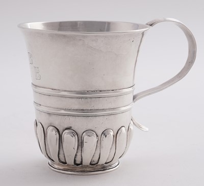 Lot 521 - A rare William and Mary Scottish silver mug