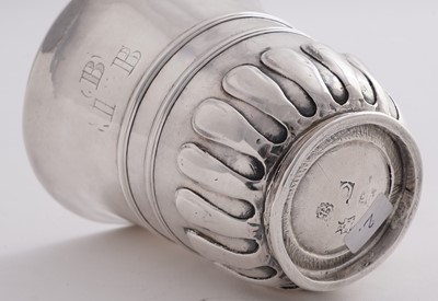 Lot 521 - A rare William and Mary Scottish silver mug