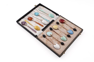 Lot 250 - A cased set of six Elizabeth II silver-gilt bean-end coffee spoons