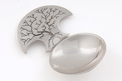 Lot 226 - A Contemporary silver caddy spoon