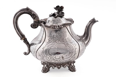 Lot 193 - An early Victorian silver teapot