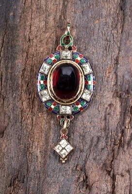 Lot 681 - A Victorian Holbeinesque pendant