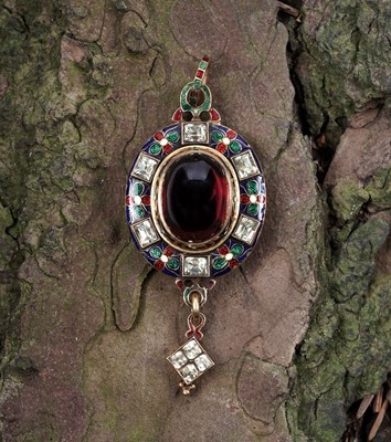 Lot 681 - A Victorian Holbeinesque pendant