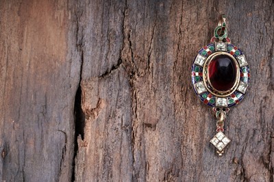 Lot 681 - A Victorian Holbeinesque pendant