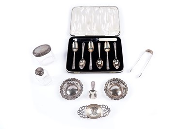 Lot 574 - Silver items, including a George V cased set of six silver grapefruit spoons