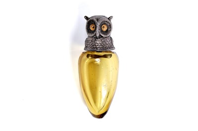 Lot 711 - A late Victorian small silver mounted dark yellow glass scent bottle