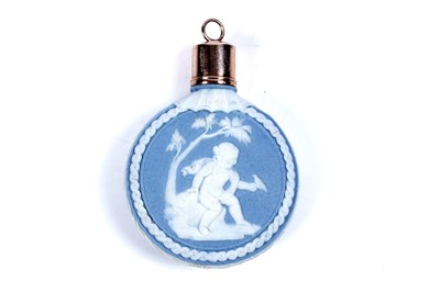 Lot 740 - A George III gold mounted Wedgewood jasperware scent flask