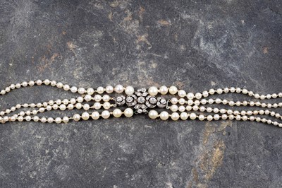 Lot 976 - A Victorian pearl choker necklace