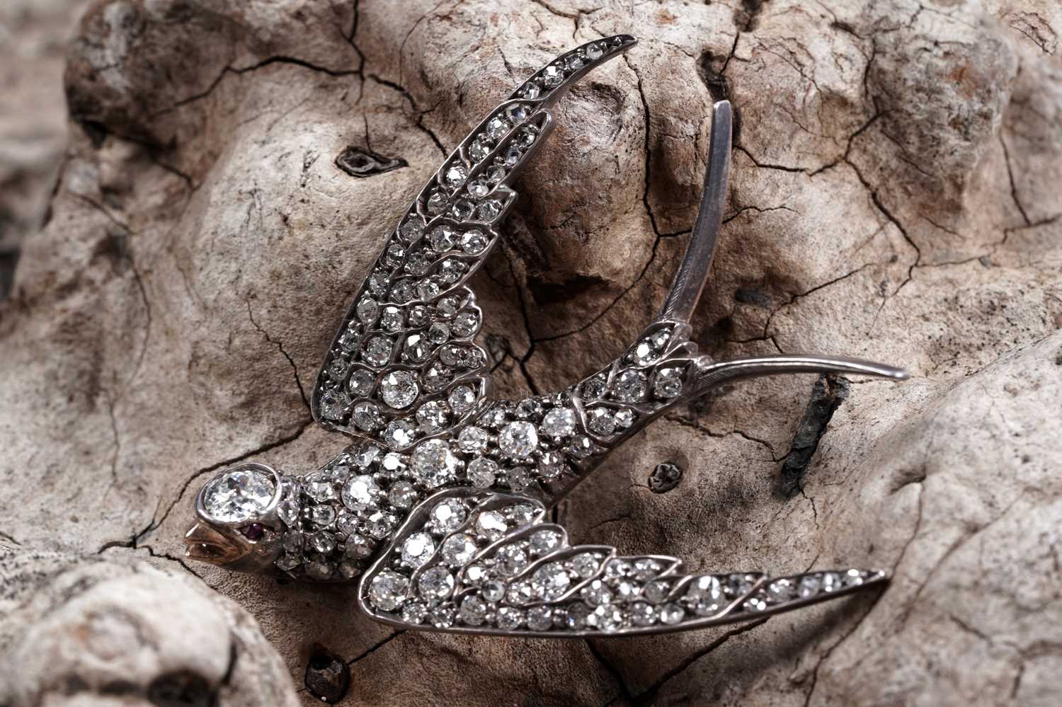 Lot 492 - A Victorian diamond swallow pattern brooch