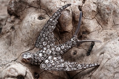 Lot 492 - A Victorian diamond swallow pattern brooch