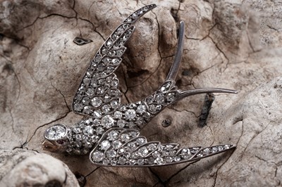 Lot 492 - A Victorian diamond swallow pattern brooch