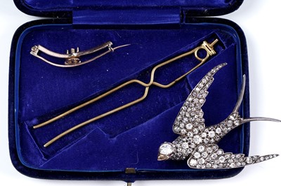 Lot 492 - A Victorian diamond swallow pattern brooch