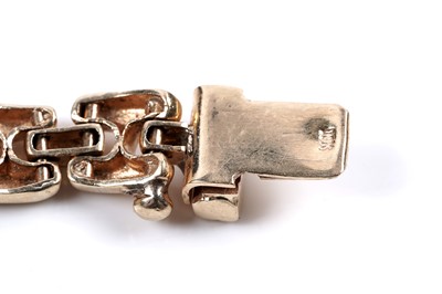 Lot 987 - An 18ct yellow gold bracelet