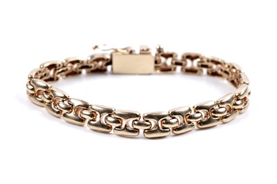 Lot 987 - An 18ct yellow gold bracelet