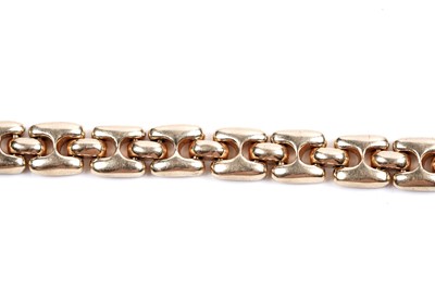 Lot 987 - An 18ct yellow gold bracelet