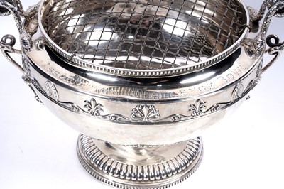 Lot 26 - A George V silver trophy cup or rose bowl