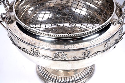 Lot 26 - A George V silver trophy cup or rose bowl