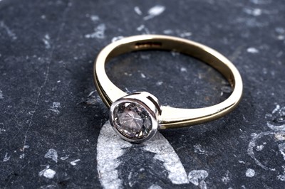 Lot 974 - A single stone diamond ring