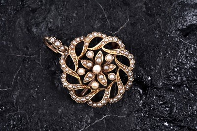 Lot 3 - A Victorian seed pearl pendant brooch