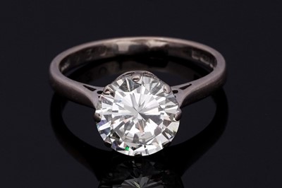 Lot 684 - A solitaire diamond ring
