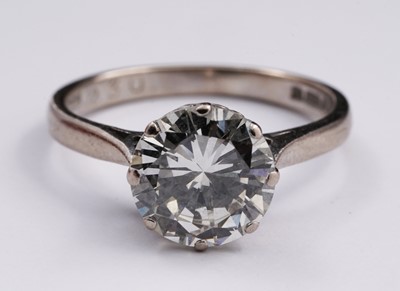Lot 684 - A solitaire diamond ring