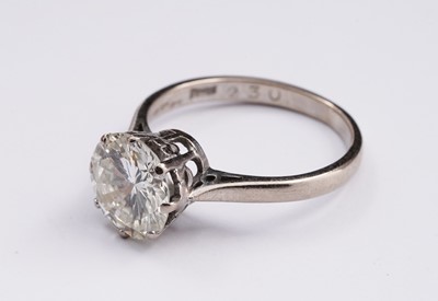 Lot 684 - A solitaire diamond ring