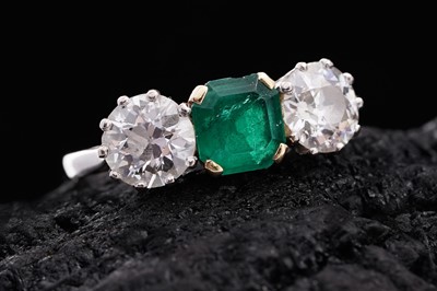 Lot 685 - A three stone emerald and diamond ring