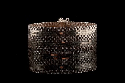 Lot 306 - A 9ct gold cuff bracelet