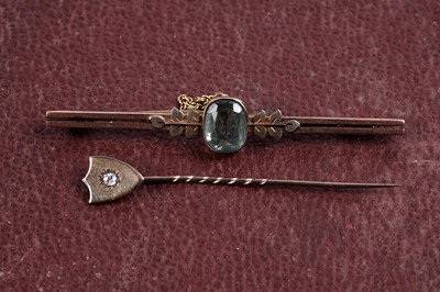 Lot 41 - An Edwardian diamond stick pin; and an early 20th Century rose gold bar brooch