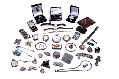 Lot 22 - Victorian and later jewellery and accoutrements