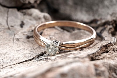 Lot 90 - A modern diamond solitaire