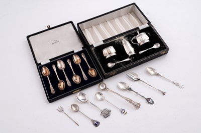 Lot 530 - Silver items including a cased cruet set