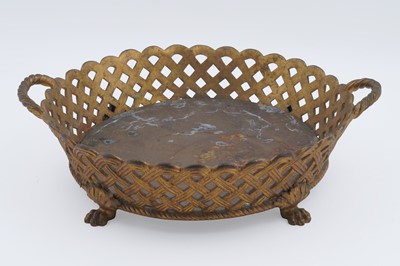 Lot 425 - An early 20th Century French gilt bronze table centrepiece